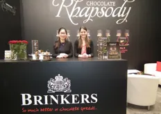 Qian Lu en Daniele Rath presenteren bij Brinkers de nieuwe varianten van Chocolate Rhapsody.