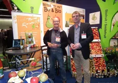 Harmen Peters en Wim Stoker in de combinatiestand van Biofruit en Smilefruit.