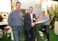 Han Durenkamp, Olaf Bogers (Green Akker) en Peter Greensides in de stand van Green Organics. Zij oogsten onder meer spinazie en suikermaïs voor Green Organics.