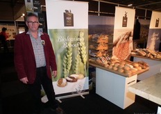 "Dik Spelt kon de bezoekers alles vertellen over het biologische brood dat zijn zoon Marcel bakt. Het bijzondere Pain de Mer is per maart 2013 ook biologisch te verkrijgen. Voor de bio-lijn gebruikt Spelt Bakkers in Bruinisse de biologische tarwe van Kees Steendijk. "Het zou mooi zijn als een biologische boer in Zeeland zich aandient om voor ons biologische spelt te gaan telen."