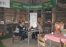 Aan de rechterkant van het plein was voldoende ruimte om rustig met elkaar in gesprek te gaan.