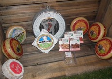 Uiteraard zijn er ook diverse kazen verkrijgbaar bij 't Hof Welgelegen, evenals producten van De Vegetarische Slager.