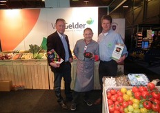 Links Hans den Boer van Van Gelder groente & fruit. Zij hebben begin dit jaar hun biologische assortiment van de horeca verder uitgebreid. Rechts Erwin Heijligers van Farm Fresh.