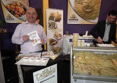 "Baudewijn van Hoek van Tebben Kaas presenteerde op de beurs de biologische mozzarella van Jersey-koeienmelk. "We hebben ook grote zakken met geraspte biologische kaas in ons assortiment."