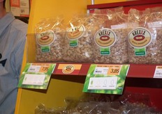 Met deze schapkaartjes wordt het voor de klant duidelijk dat het om een biologisch product gaat. Deze kaartjes worden de komende maand vervangen door de nieuwe variant.