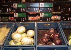Diverse biologische groenten op de AGF-afdeling.