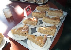 Biologisch appelgebak bij de ontvangst.