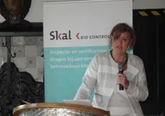 Scheidend voorzitter Suzanne van Pijll keek vervolgens terug op haar tien jaar bij Skal. Ze noemde diverse items waar ze trots op is.