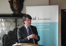 "Kees Lever van het ministerie van Economische Zaken greep de gelegenheid aan om Suzanne te bedanken voor haar diensten. Hij houdt vanuit het ministerie toezicht op de toezichthouder. "Jammer dat ik maar kort met Suzanne heb mogen werken. Ik heb haar ontmoet op de BioVak 2013. Vorige week hebben we het laatste voorjaarsgesprek gehad. We hebben zeer prettig met elkaar samengewerkt, met Suzanne weet je waar je aan toe bent en ze heeft haar zaakjes op orde."