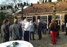 Dankzij de goede weersomstandigheden werd alleen het officiële deel van het programma in de herberg gehouden.