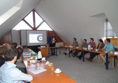 De presentaties werden gegeven in de vergaderruimte van Landhotel Thüringer Hof, waar de gasten verbleven.