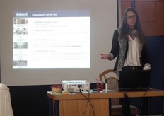 Julia vertelde ook wat meer over het speciale productieproces, waarin uitsluitend biologische grondstoffen worden gefermenteerd. Door de unieke brouwtechniek wordt moutsuiker omgezet in gluconzuur in plaats van alcohol.