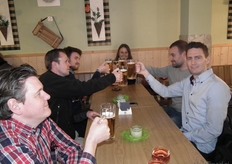 Bier mocht uiteraard niet ontbreken tijdens het avondeten.