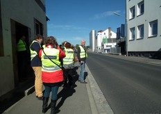 De oversteek naar de Bionade-fabriek.