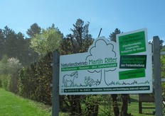Na de rondleiding door de fabriek nam de groep samen met Roger nogmaals een kijkje op 'Naturlandbetrieb Martin Ritter'.