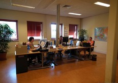 Trudy, Rob en Anita op de afdeling verkoop binnendienst.