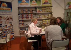 Druk overleg in de stand van Nutrition & Santé Benelux.