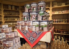 Of ze nemen geheel toepasselijk een 'Aardiggeitje' mee.