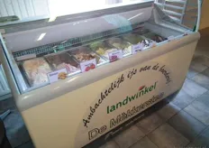 De Mèkkerstee produceert ook zelf biologisch ijs voor in de Landwinkel, het pannenkoekenrestaurant en de lunchroom.