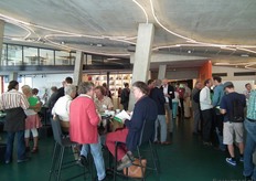 Eerst ontvangst en ontmoeting met koffie en thee.