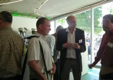 Edwin Crombags (Ecomel) met Bert van Ruitenbeek (directeur Stichting Demeter) en rechts Pieter van der Ree (hoogleraar organische architectuur).