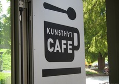 Verzameld werd er in het Kunsthal Café.