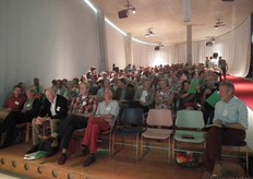 Goed gevuld bij aanvang, er kwamen in de loop van de middag zelfs nog wat mensen bij.