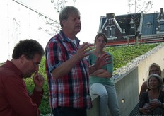 "Jos: "Er is opvallend veel voeding voor de bijen hier in de stad."