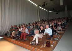 De zaal was tegen die tijd zelfs nog beter gevuld.