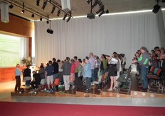 "Michiel besloot zijn lezing door een applaus te vragen van en voor alle aanwezigen: "Ik heb veel respect voor al die boeren die de afgelopen decennia hun nek hebben uitgestoken."