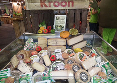 Een deel van het biologische kaasassortiment van Kroon werd in deze koeling gepresenteerd.