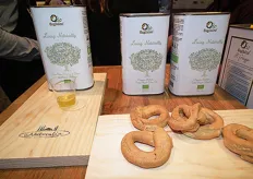 Italiaanse biologische olijfolie in de stand van Naturalia (groothandel in ambachtelijke Mediterrane delicatessen).
