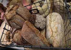 Alle broden worden met de hand gemaakt volgens eeuwenoude receptuur.