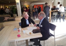 Michiel Korthals neemt het programma nog even door met dagvoorzitter Uli Schnier. Michiel gaf een lezing tijdens het inhoudelijke programma.