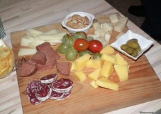 Allerlei biologische hapjes. Antropia heeft in juli 2013 het EKO-keurmerk Horeca overhandigd gekregen.