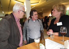 Midden: Ad van der Westen van Biologische Bakkerij Van der Westen (Zonnemaire) met rechts Christy Kool van METTA & E.O.M.