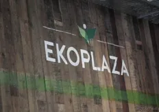 Bij binnenkomst zag men meteen het nieuwe logo van EkoPlaza terug.