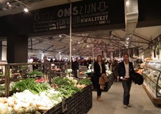 Een blik in de winkel vanaf de AGF-afdeling.