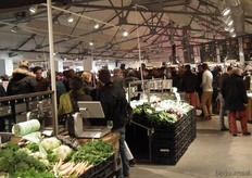 In de loop van de avond werd het steeds drukker.