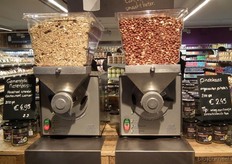 Twee varianten: gemengde notenpasta en pindakaas.