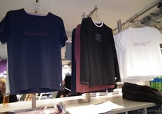 Zowel shirts met korte als met lange mouwen, met teksten zoals 'No problem with my EKO' en 'Ekoist'.