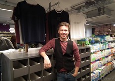 Modeontwerper Hans Ubbink presenteert in de conceptstore zijn ondergoedlijn voor mannen, gemaakt van GOTS-gecertificeerd katoen.