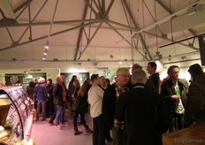 Gezellig kletsen voorafgaand aan de presentatie van Erik Does.