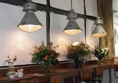 Het zitgedeelte loopt links door.