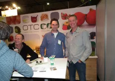 "Ook OTC-Holland liet zich zien op de Bio-beurs. Op deze foto: Rudie Ensing en Erwin Blokzijl. Rudie denkt nu al aan een volgende deelname: "Dan zou ik wel liever op een hoek staan."
