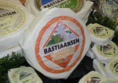 Nieuwe van Bio Kaas: Geitenbrie fenegriek. Deze worden exclusief voor Bio Kaas geproduceerd bij De Jong Cheese in Alphen.