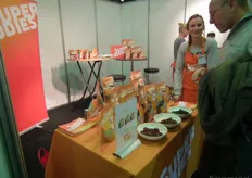 Amy Narold van Rawcreation liet mensen proeven van de raw superfoods van SuperFoodies.