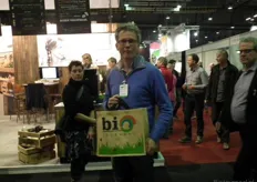 Jan Peter Oosterloo (EkoPlaza's in De Bilt en Bilthoven) is blij dat hij één van de Biojournaal-tassen heeft kunnen bemachtigen.