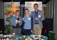 Sinds 1 jaar verkoopt Torfolk Gard haar biologische jams en vruchtensappen in Nederland via de Zaaister. Op de foto Inge Vos, Catherine Koekoek en Freek Jan Koekoek