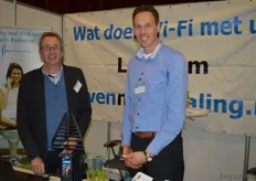 Hans van Santen en Dennis Bruggeman van Levenmetstraling.nl. Zij maken stralingsanalyse van stallen, kantoren en huizen